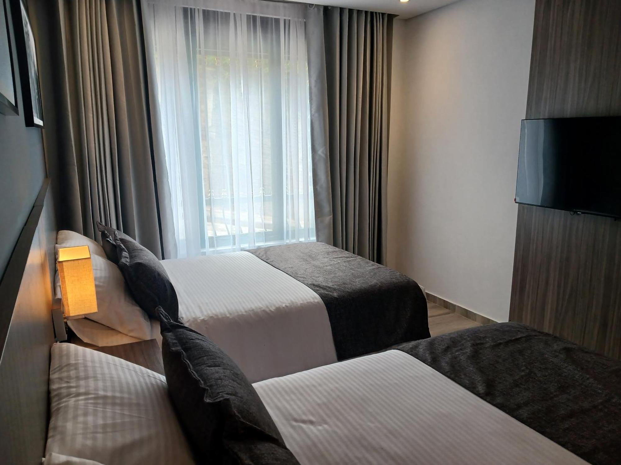 Hotel Santino Jenesano Luaran gambar